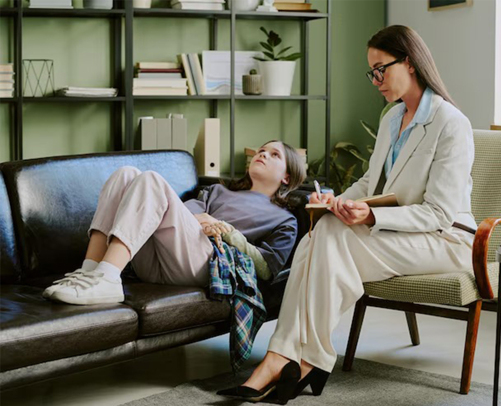 心理学家的远程健康咨询与面对面咨询有何不同？一篇讲透选择逻辑与效果差异